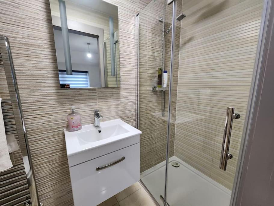 Horizon House, Modern 2-Bedroom Flat 2, Parking, Netflix, Oxford Eksteriør bilde