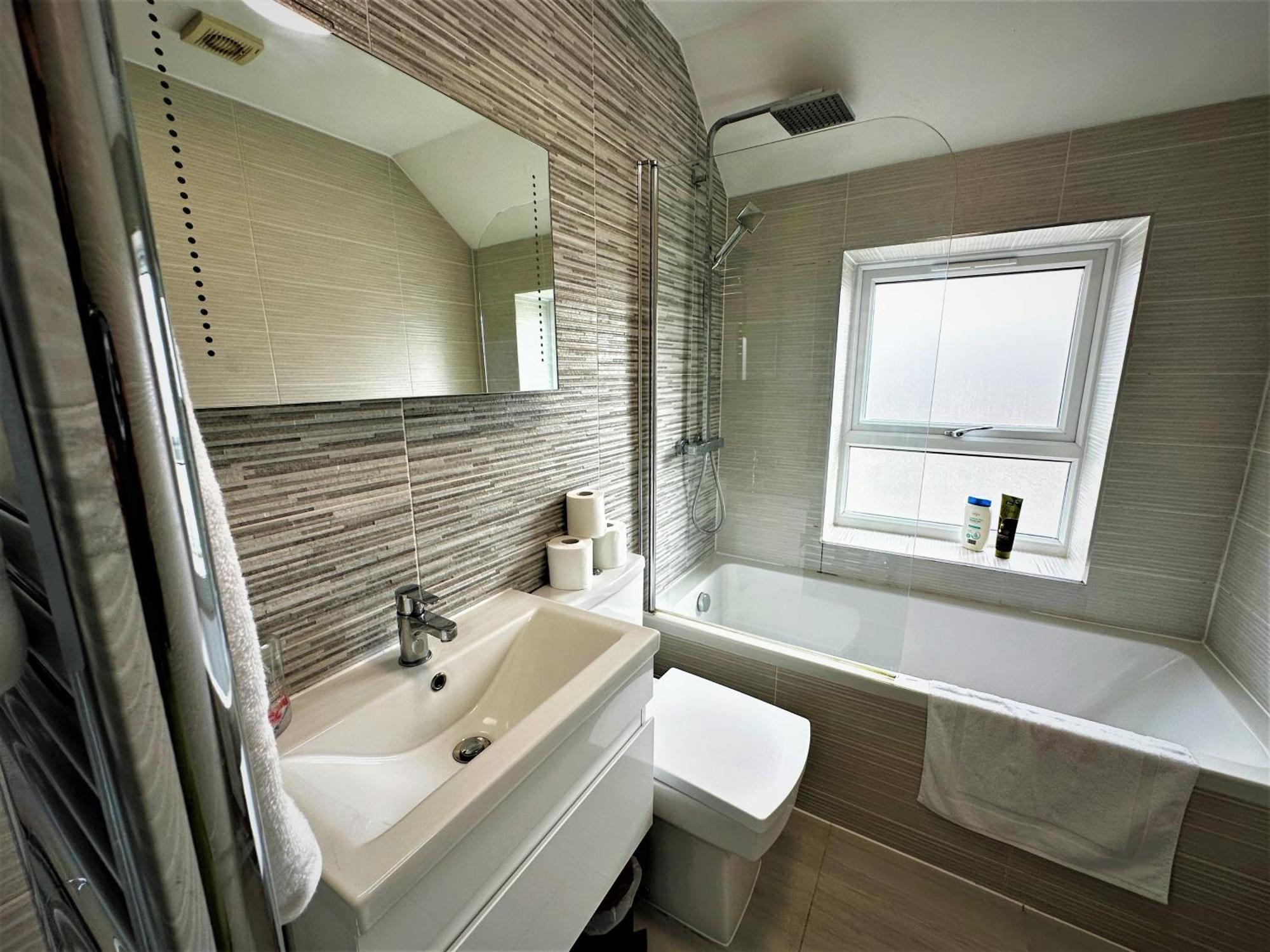 Horizon House, Modern 2-Bedroom Flat 2, Parking, Netflix, Oxford Eksteriør bilde